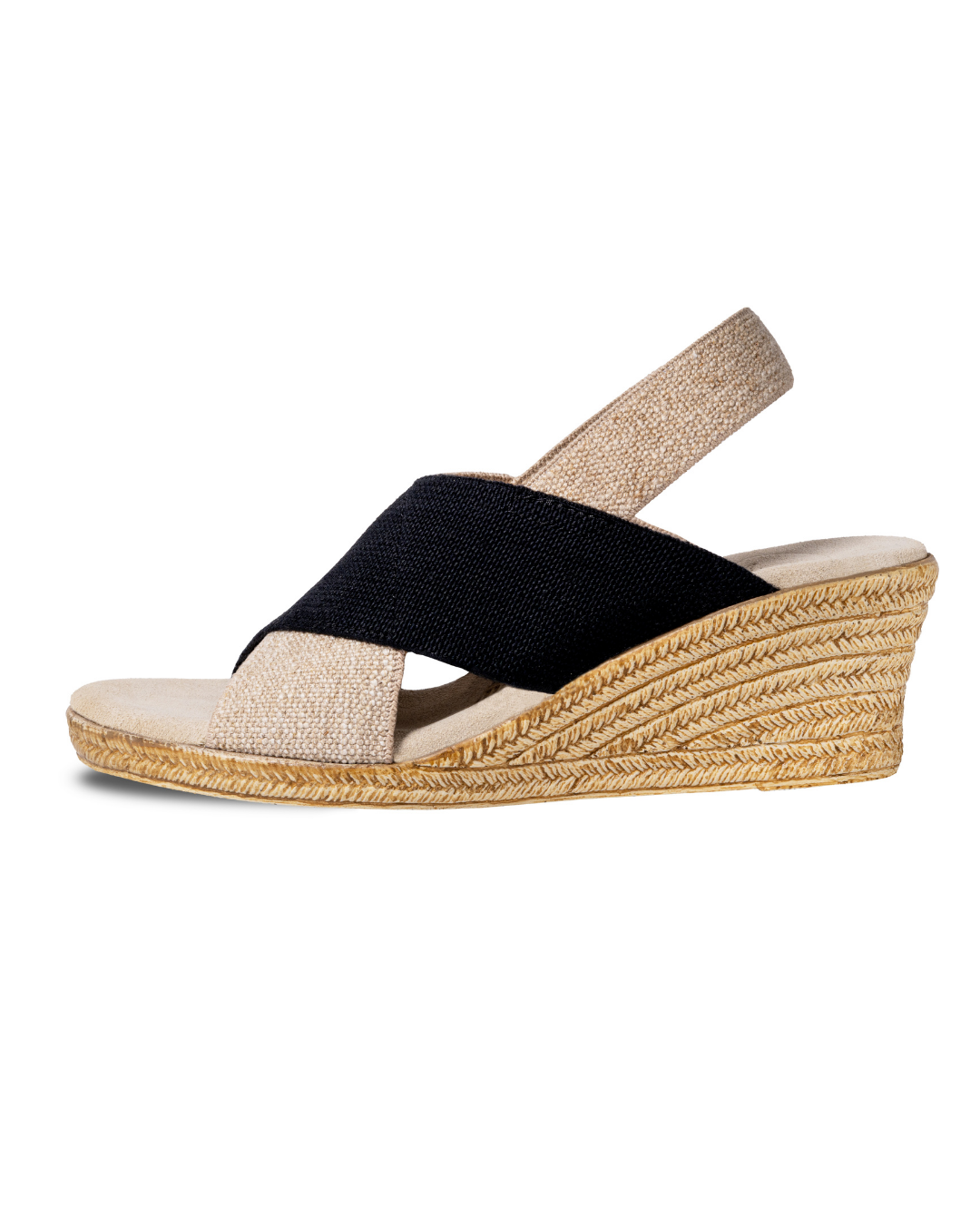 Zapatos negros Emilia de SanMiguelShoesmx con diseño elegante y detalles modernos, en una vista frontal sobre fondo neutro.