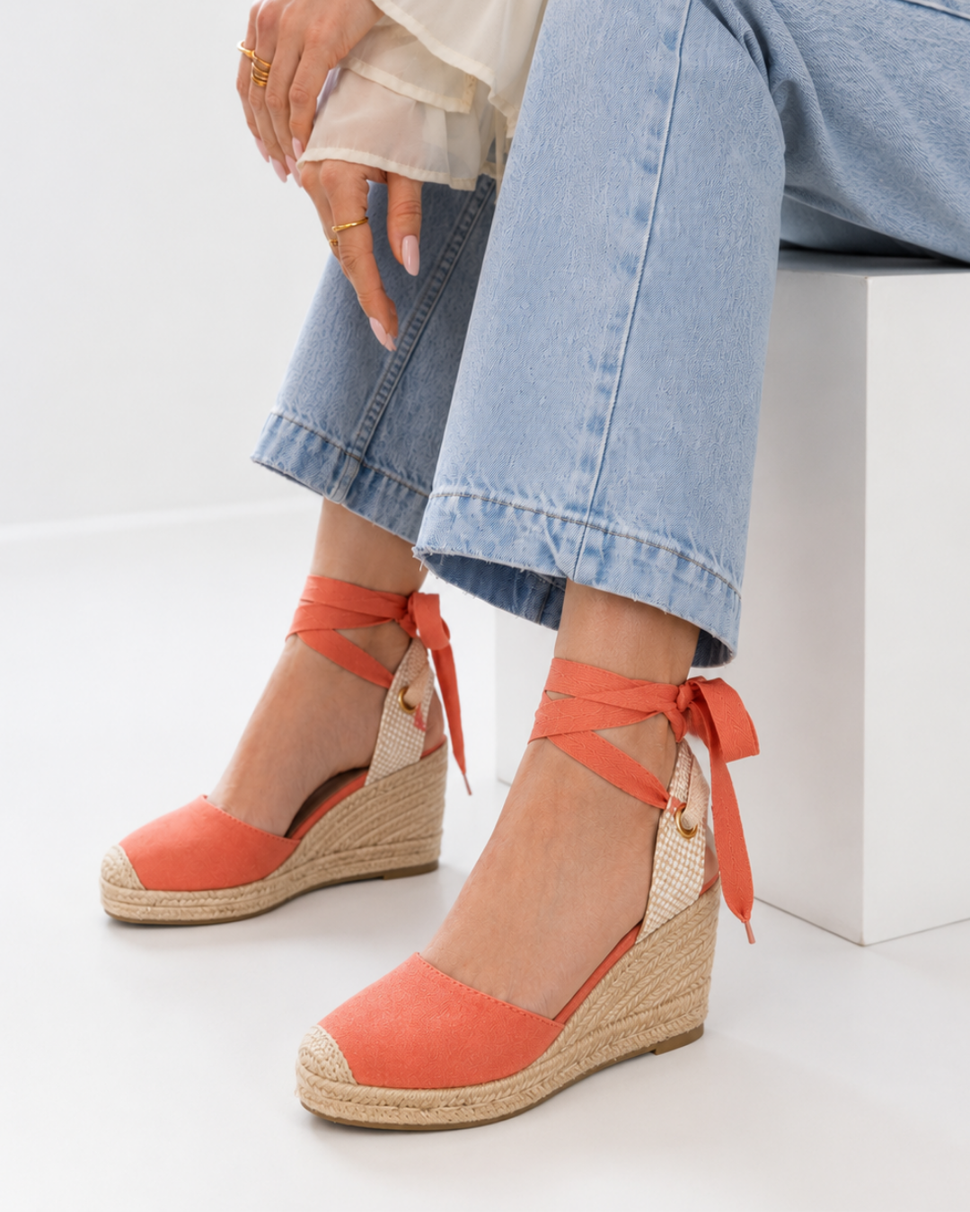 Alpargata Peach de SanMiguelShoesmx, zapato cómodo color durazno con suela de yute y detalles de costura en la parte superior.