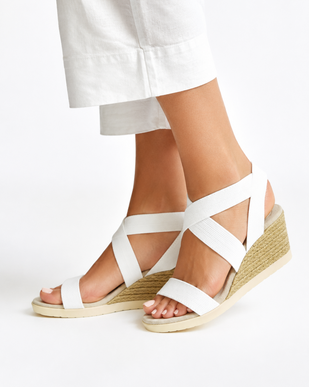Zapatos Miami Blanco de SanMiguelShoesmx, calzado deportivo blancos con detalles en gris y suela de goma visible.