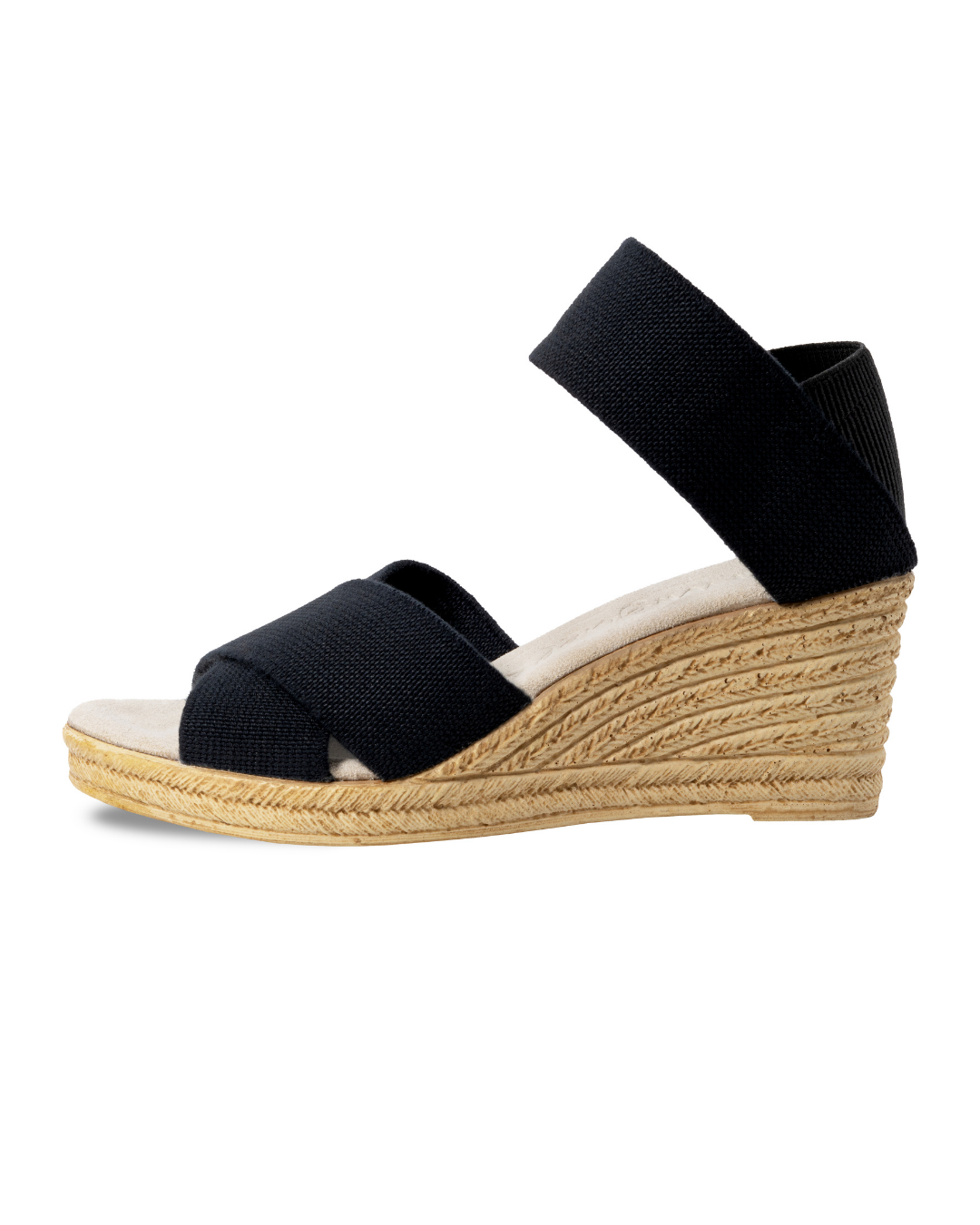 Zapatos negros Fiorella de SanMiguelShoesmx, estilo elegante con detalles en piel y tacón medio, vista frontal y laterales.