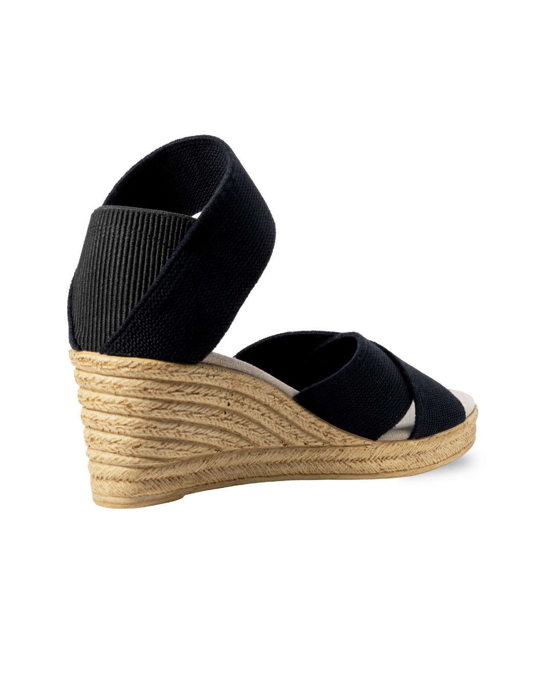 Zapatos negros Fiorella de SanMiguelShoesmx con diseño elegante y detalles en la parte superior, ideales para ocasiones formales.