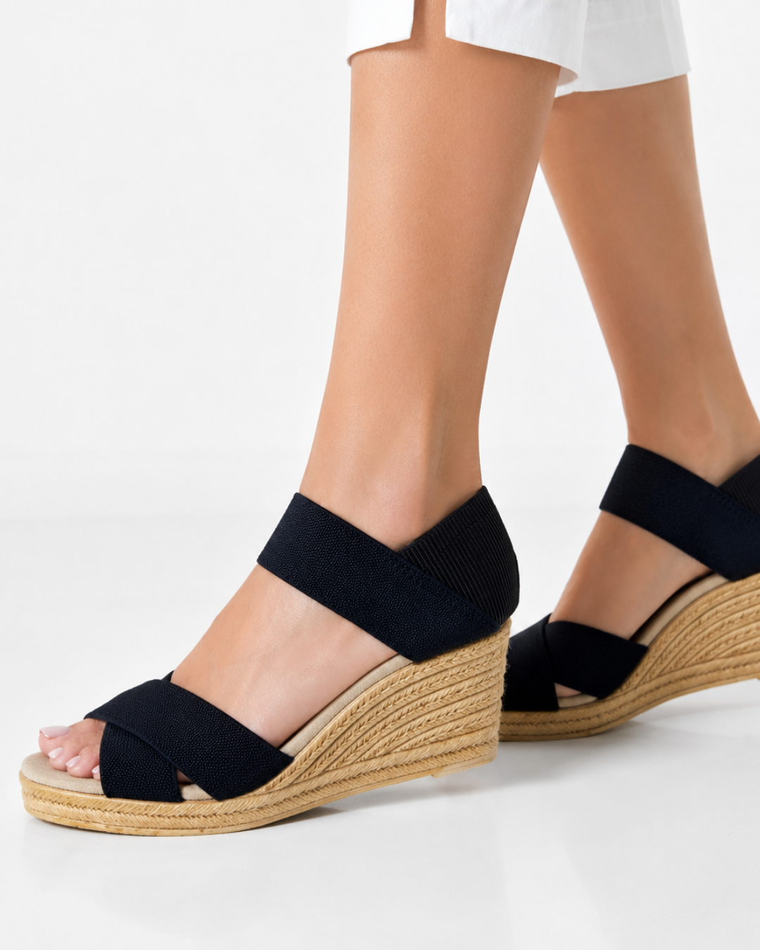 Zapatos negros Fiorella de SanMiguelShoesmx, calzado elegante con diseño clásico y acabado en cuero suave.