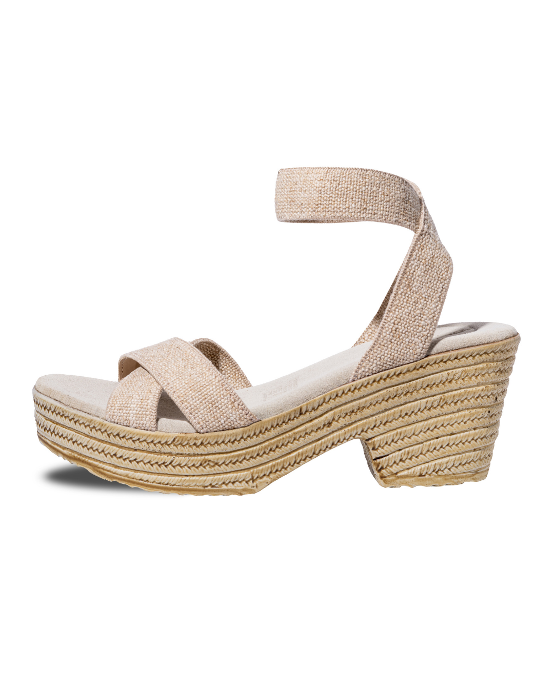 Zapatos Daliah Lino de SanMiguelShoesmx, modelo con diseño en tela blanca y detalles en negro, vista frontal sobre fondo neutro.
