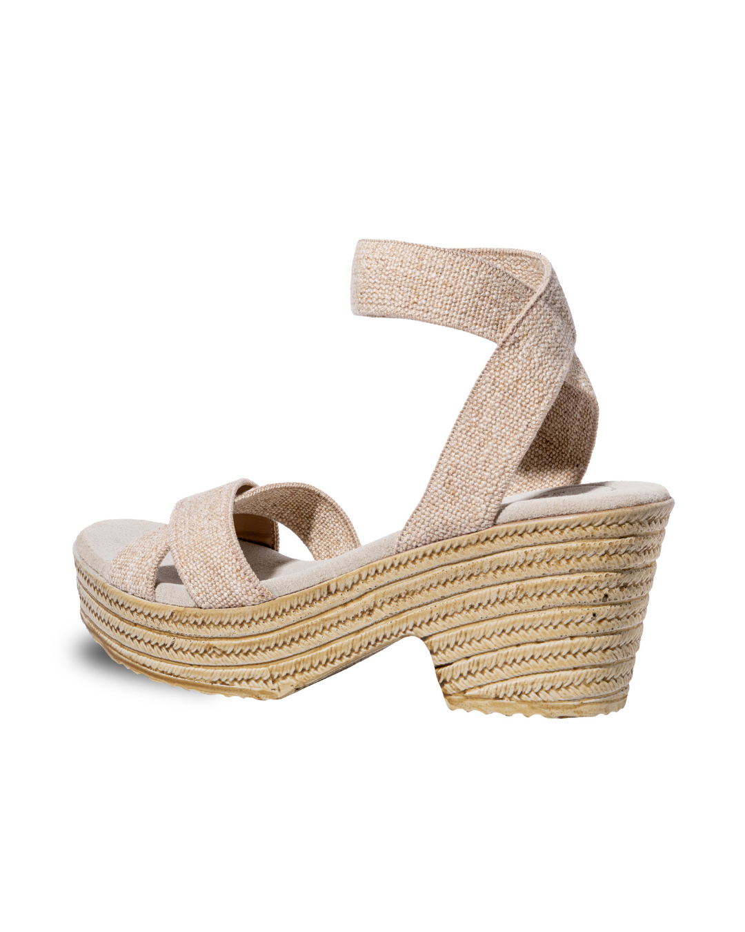 Daliah Lino de SanMiguelShoesmx, zapato de lino con diseño elegante y cómodo, mostrado en primer plano sobre fondo neutro.