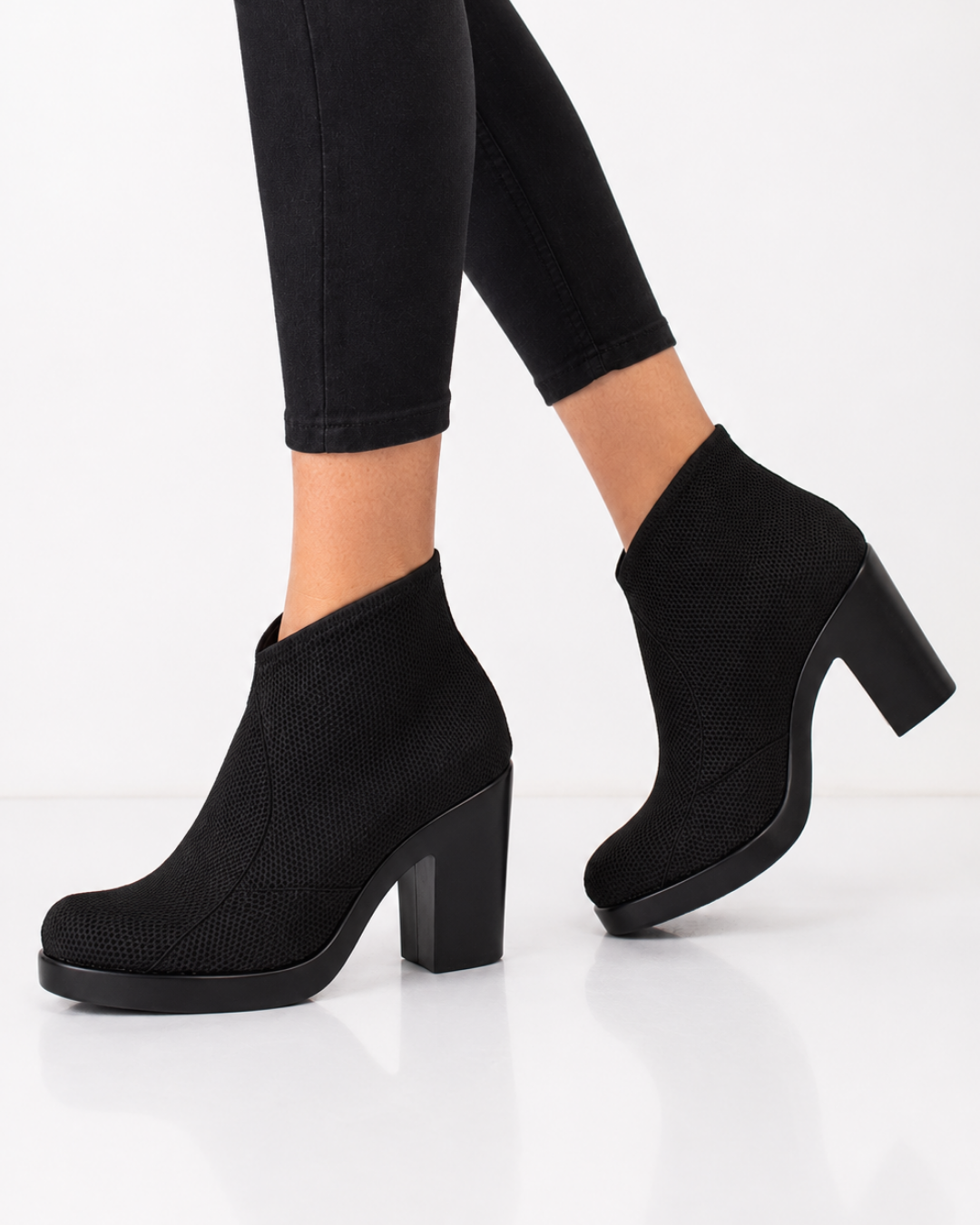 Zapatos negros Daniela de SanMiguelShoesmx con diseño elegante y cómodo, ideales para estilo casual y formal.
