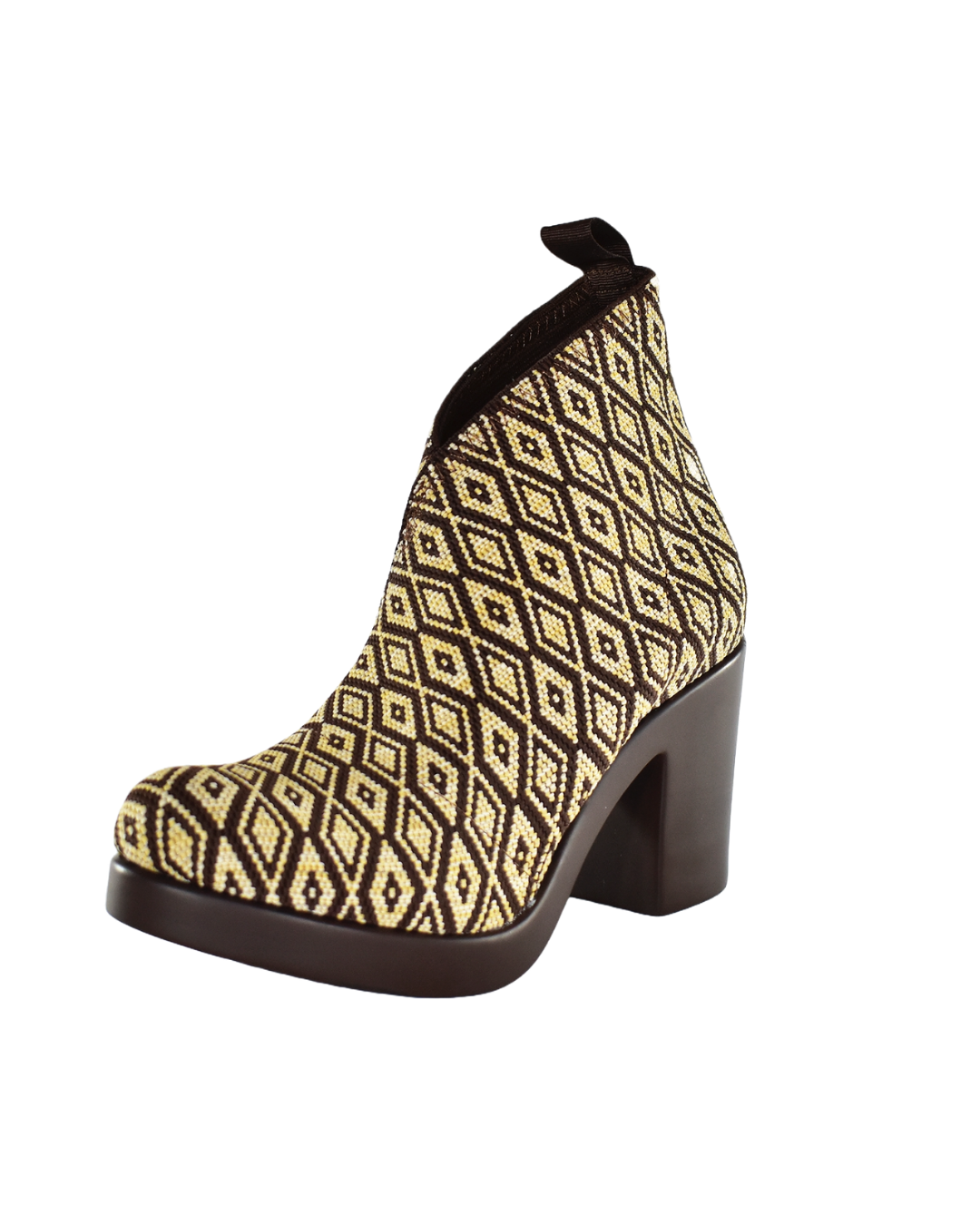 Zapatillas Daniela Café Rombos de SanMiguelShoesmx, calzado casual con diseño en tonos café y detalles en rombos.