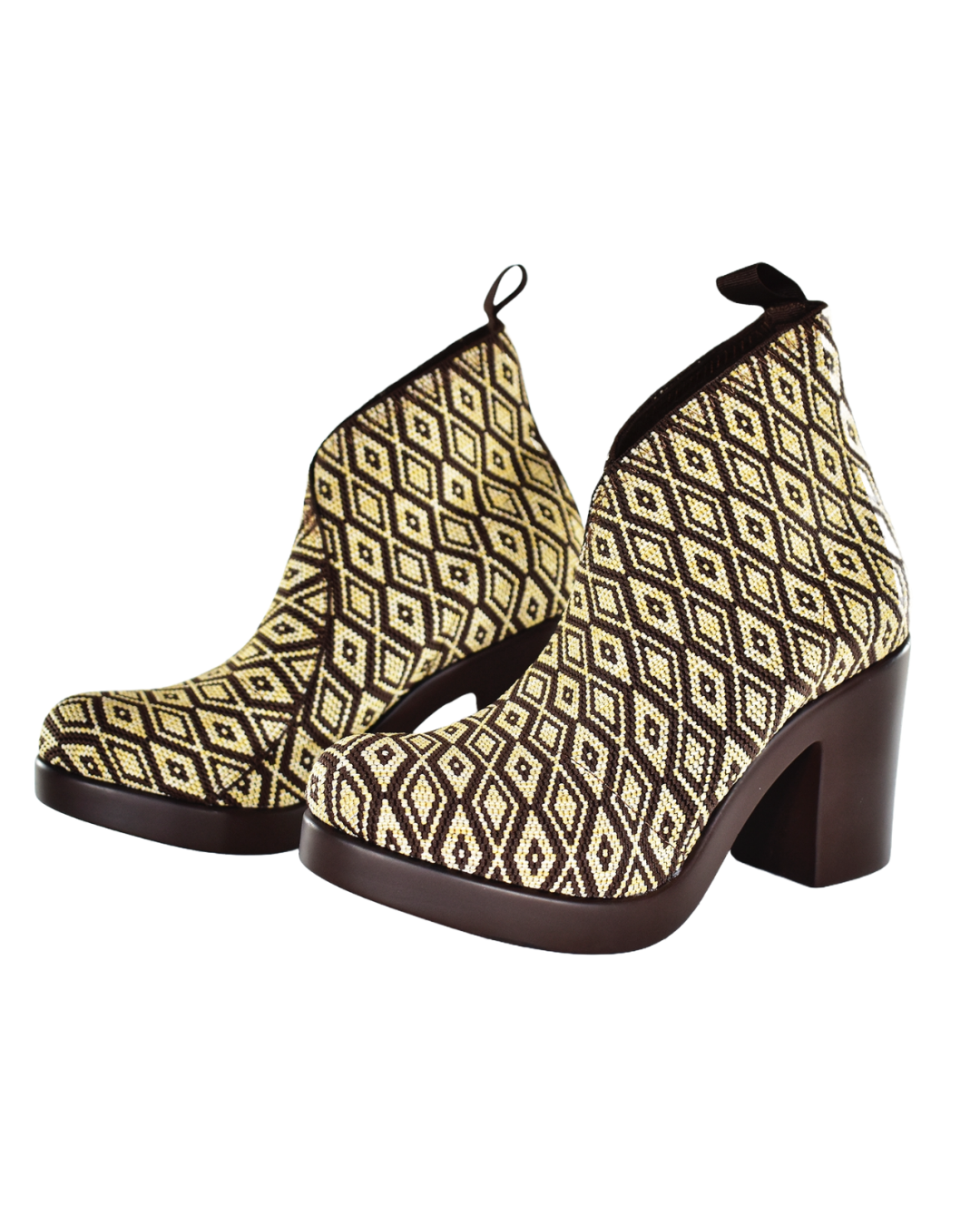 Zapatos Daniela Café Rombos de SanMiguelShoesmx, calzado de mujer en tonos cafés con diseño de rombos, visible en la imagen.