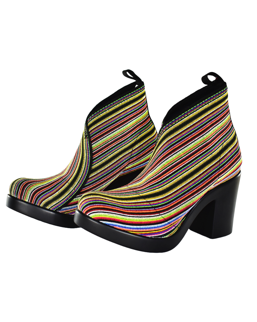 Zapatos Daniela Multicolor de SanMiguelShoesmx con diseño vibrante y moderno, visibles en la imagen.