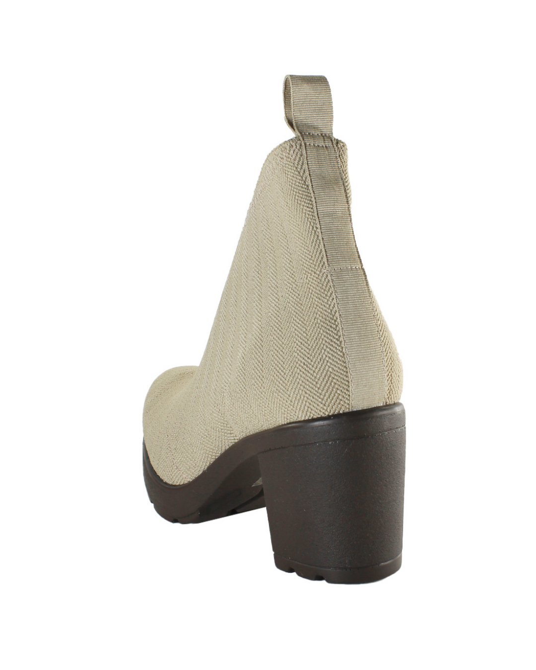 Zapatos beige Mayte de SanMiguelShoesmx con diseño elegante y detalles en piel, ideal para ocasiones formales.