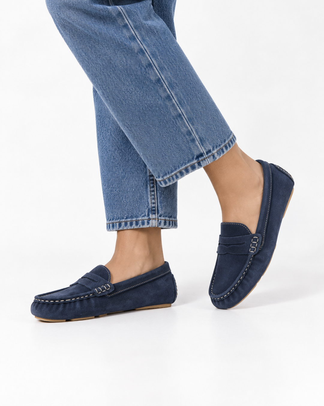 Zapatos tipo loafers azul marino en piel de gamuza, de SanMiguelShoesmx, con diseño elegante y comodidad para el vestir casual.