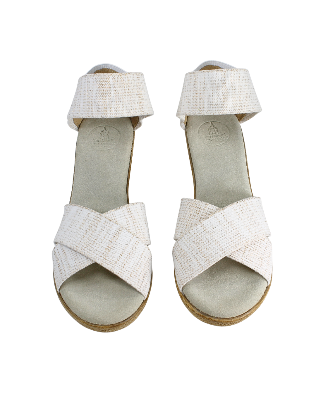 Zapatos de novia Alba Bridal Glow de SanMiguelShoesmx en color blanco con diseño elegante y detalles brillantes.