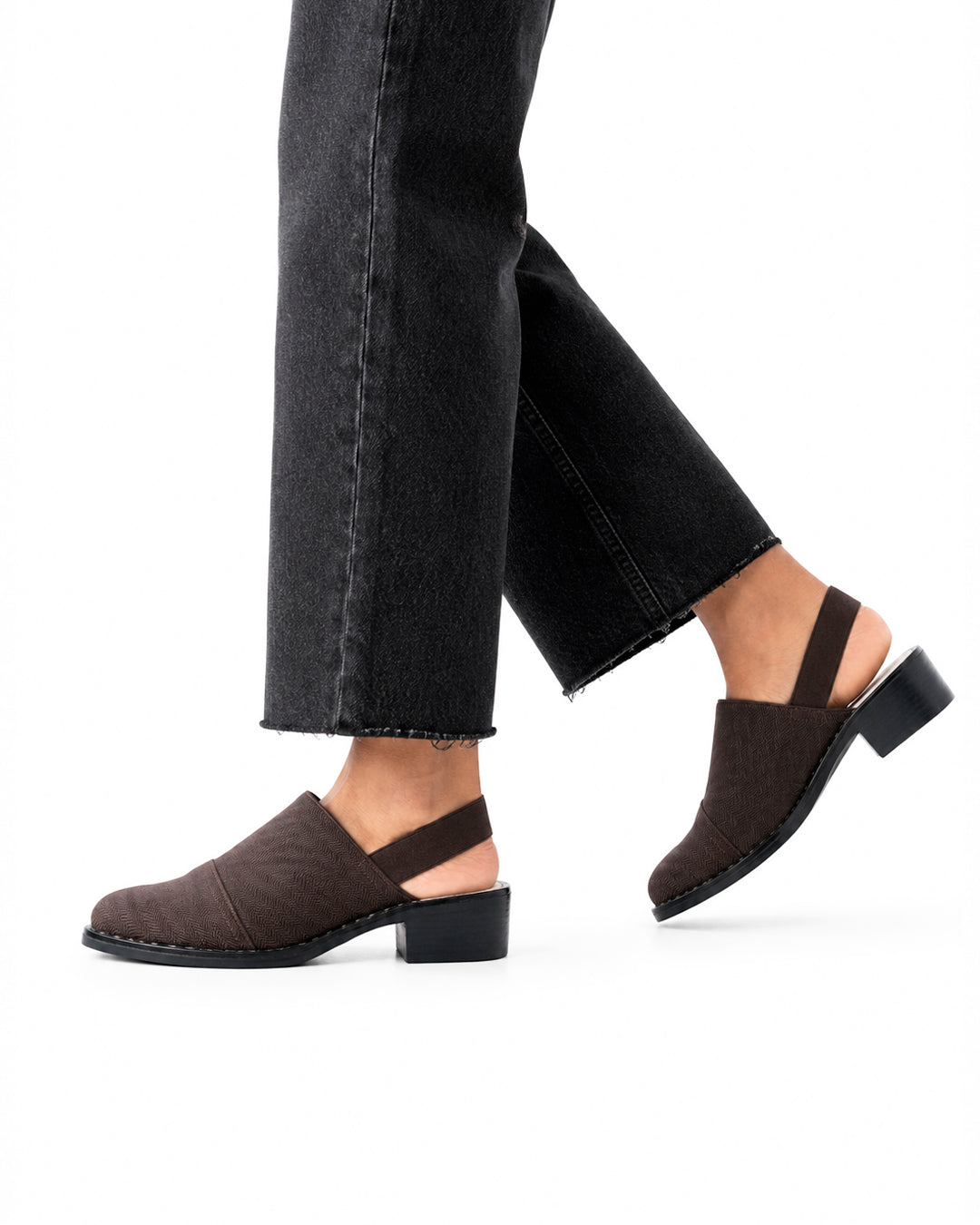 Zapatos Kendall Café de SanMiguelShoesmx, estilo casual para mujer, con detalles en color café y diseño moderno.