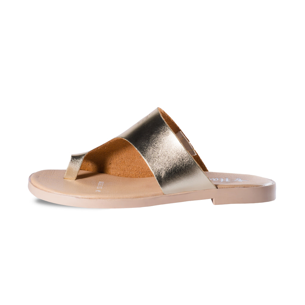 Zapatos Cancún Oro de SanMiguelShoesmx, estilo elegante en color dorado con detalles brillantes.