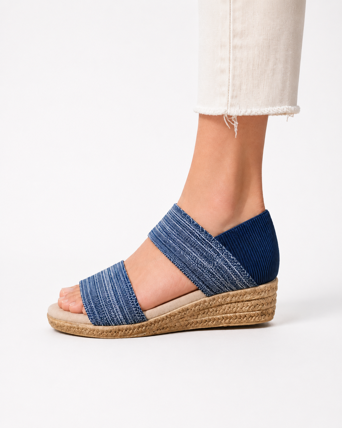 Jeans tipo mezclilla Janie de SanMiguelShoesmx con detalles clásicos, vista frontal mostrando el diseño y el color azul.