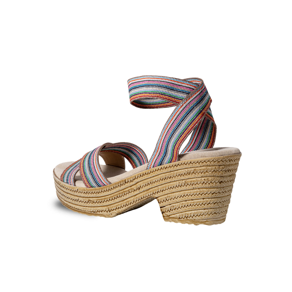 Zapatos Daliah beige irisado de SanMiguelShoesmx, con detalles brillantes y diseño elegante para mujer.