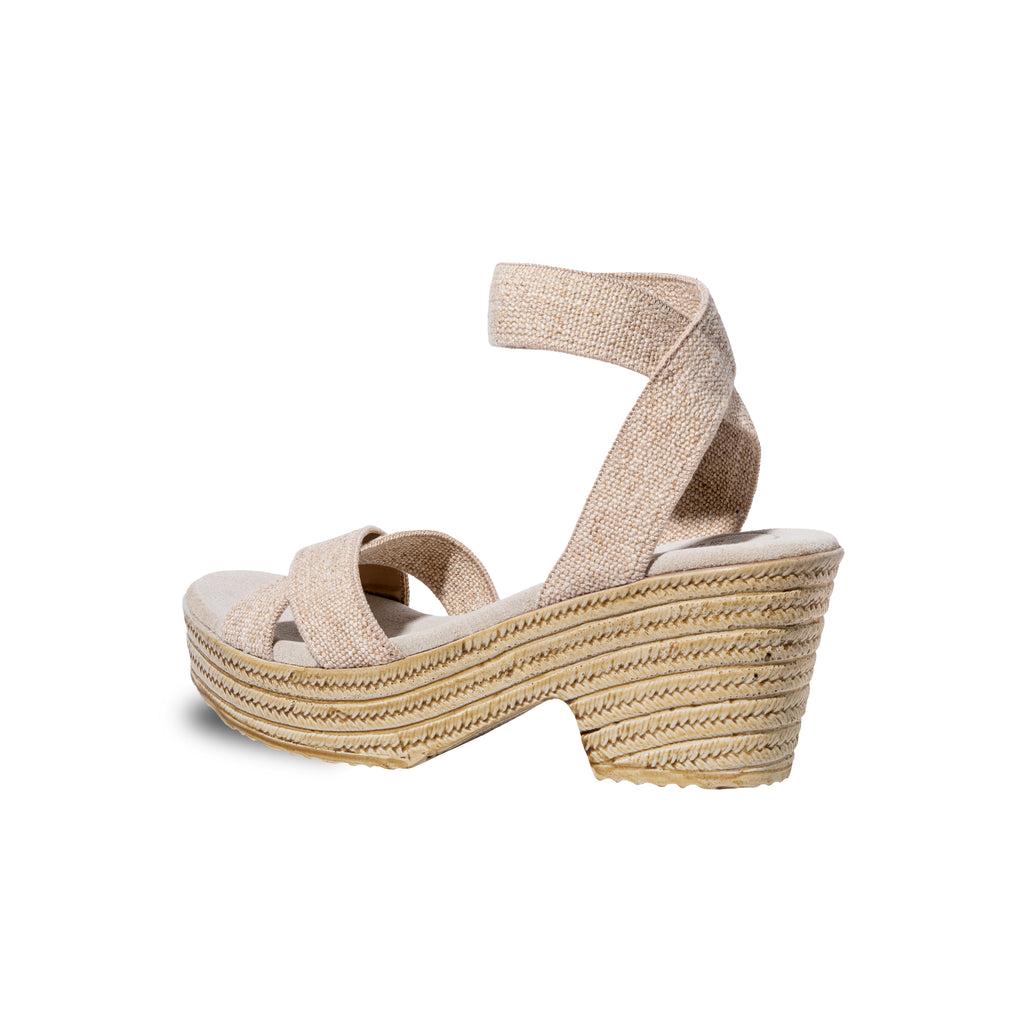 Daliah Lino de SanMiguelShoesmx, zapato de lino con diseño elegante y cómodo, en color neutro, visible en la imagen.