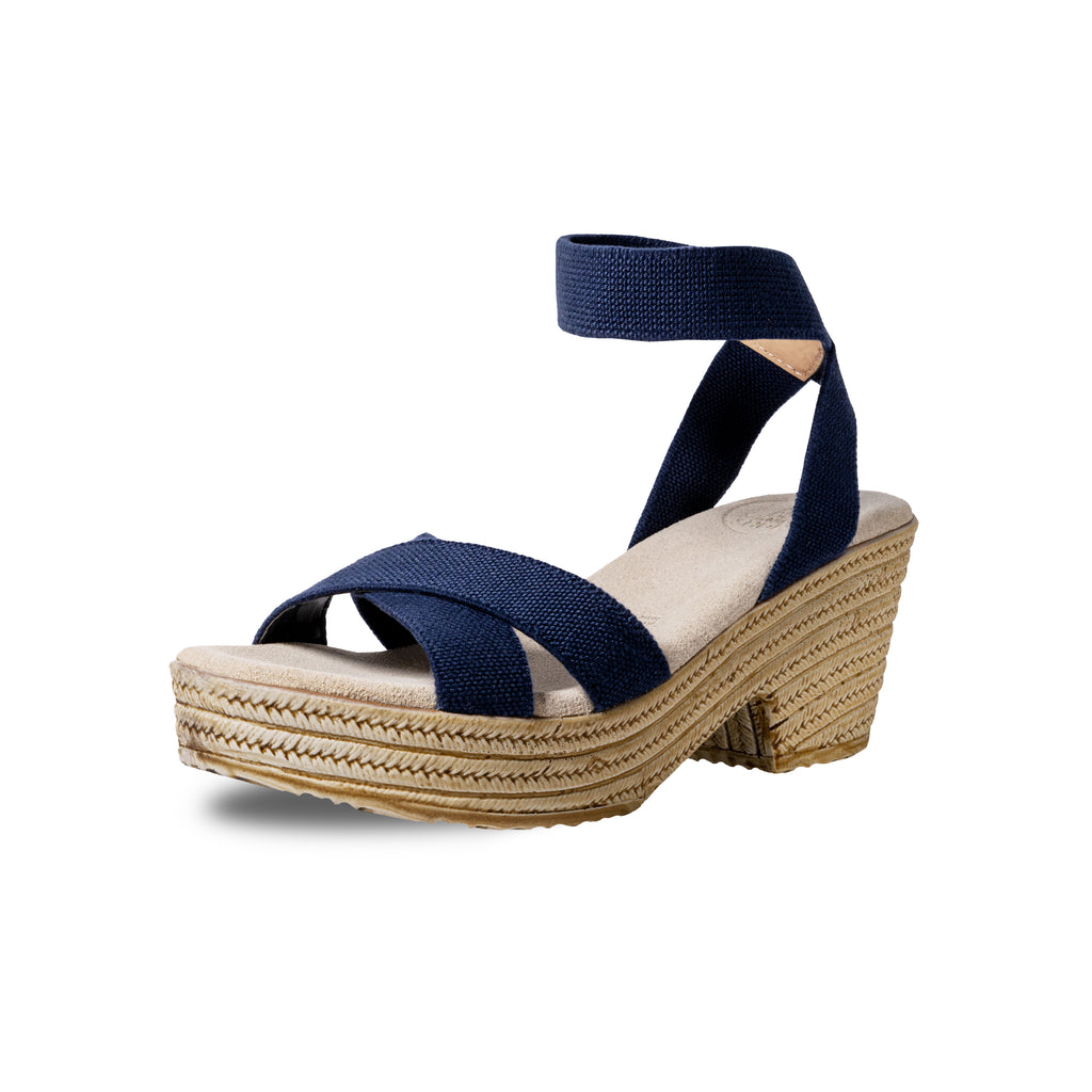Zapatos Daliah Marino de SanMiguelShoesmx con diseño elegante y detalles en tonos neutros, mostrados en primer plano.