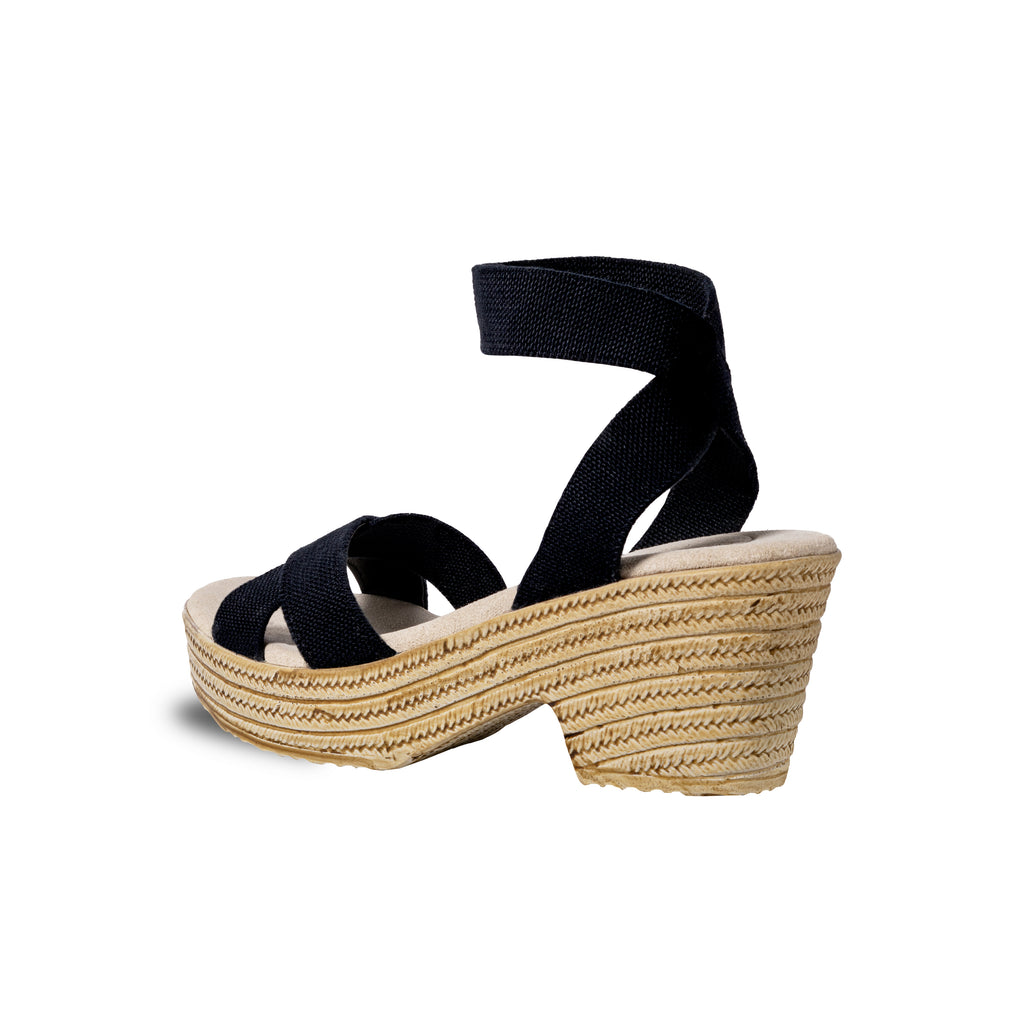 Zapatos Daliah negros de SanMiguelShoesmx, estilo elegante con diseño artesanal y detalles en cuero.