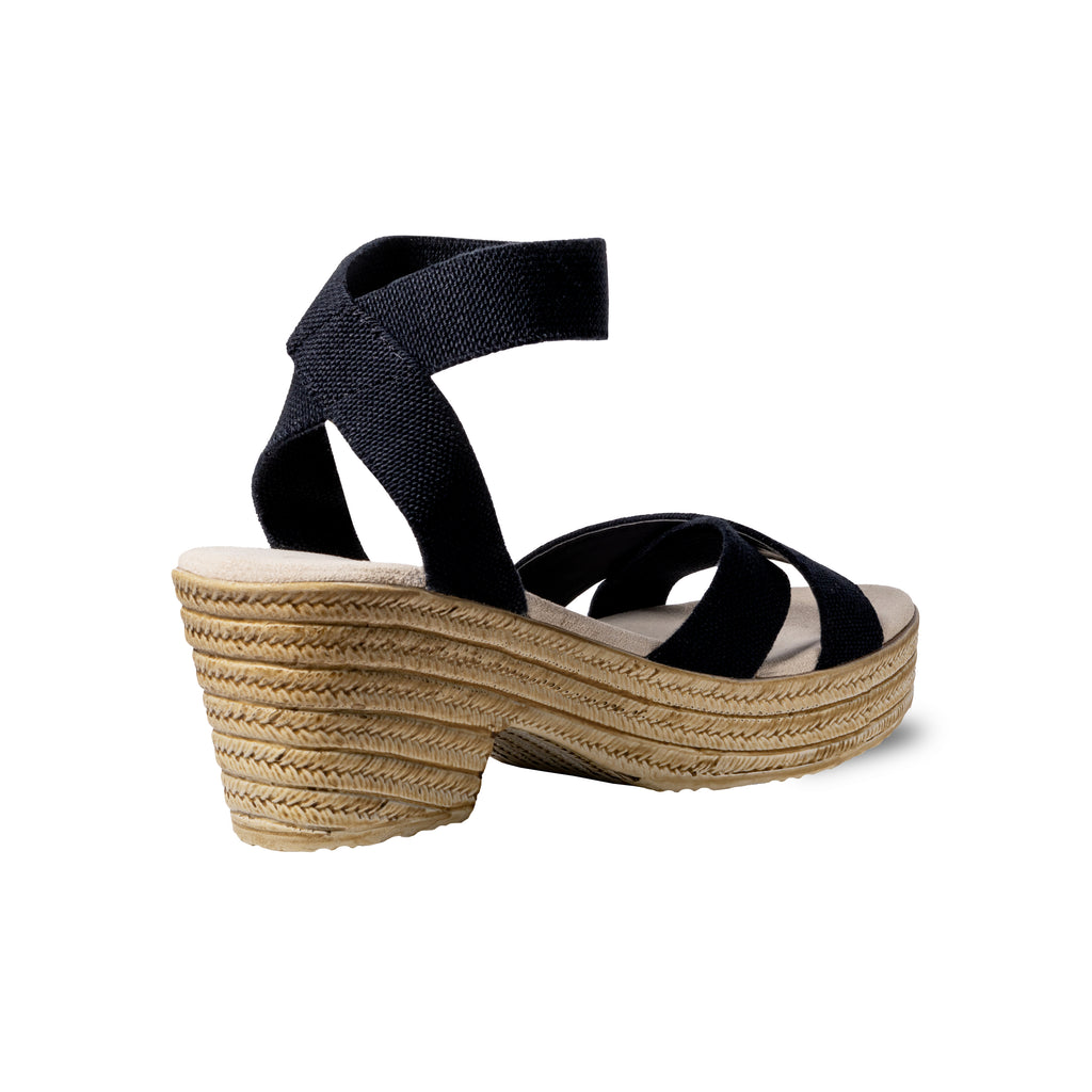 Zapatos Daliah Negros de SanMiguelShoesmx, vista lateral que muestra el diseño elegante y material de cuero del calzado.