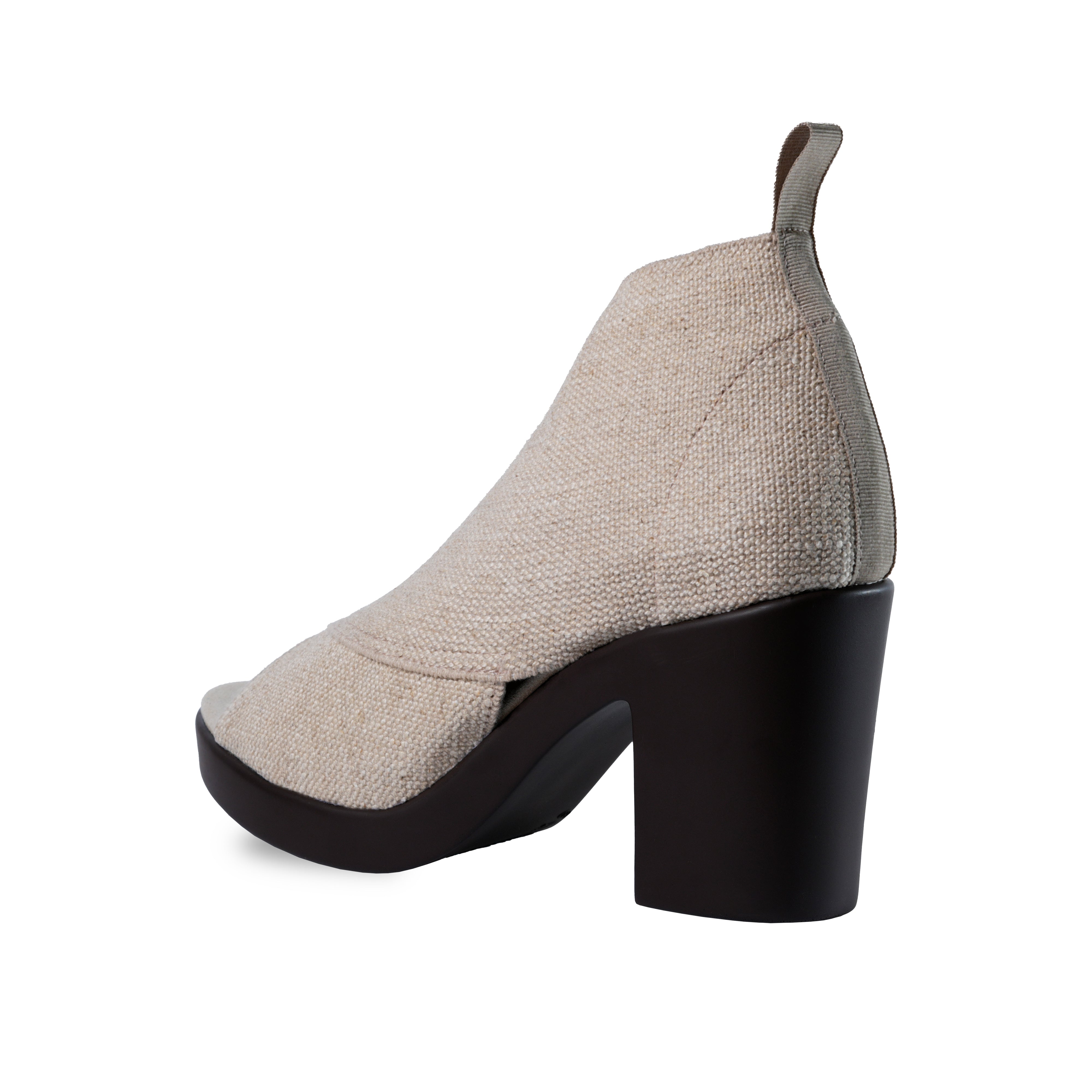 Zapatos Hailey Lino de SanMiguelShoesmx, estilo casual con diseño en lino y detalles modernos, en color neutro.