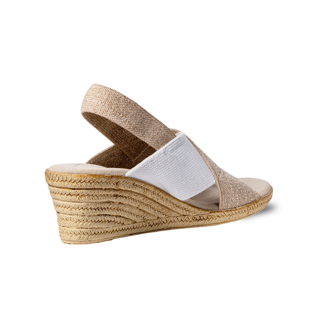 Zapatos blancos Emilia de lino de SanMiguelShoesmx, vista lateral mostrando diseño elegante y materiales de alta calidad.