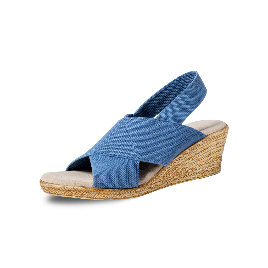 Zapatos Emilia en color índigo de SanMiguelShoesmx, vista lateral que muestra el diseño y la textura del calzado.