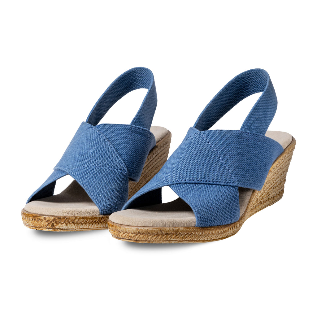 Zapatos Emilia Índigo de SanMiguelShoesmx con diseño moderno y detalle en cuero en la imagen.