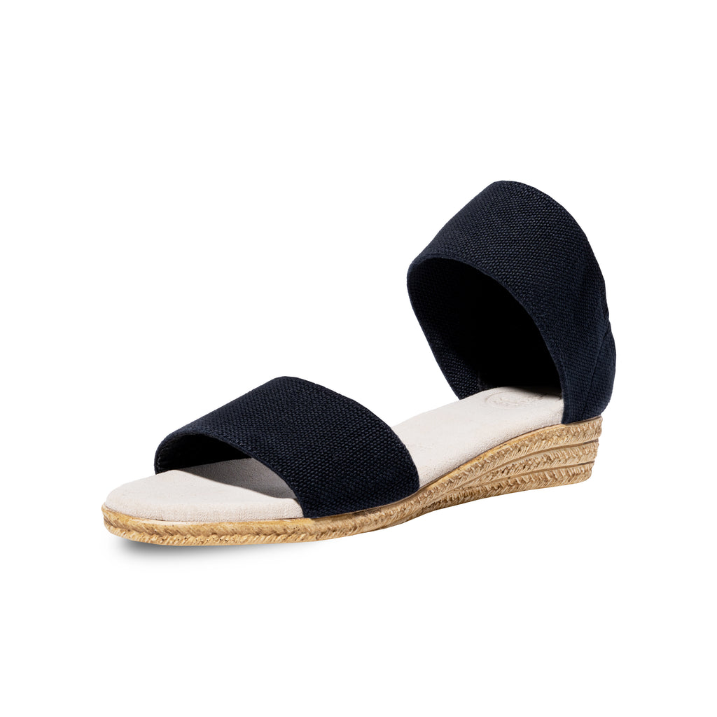 Zapatos negros Janiel de SanMiguelShoesmx, modelo de cuero, con diseño elegante y detalles de costura visibles en la imagen.