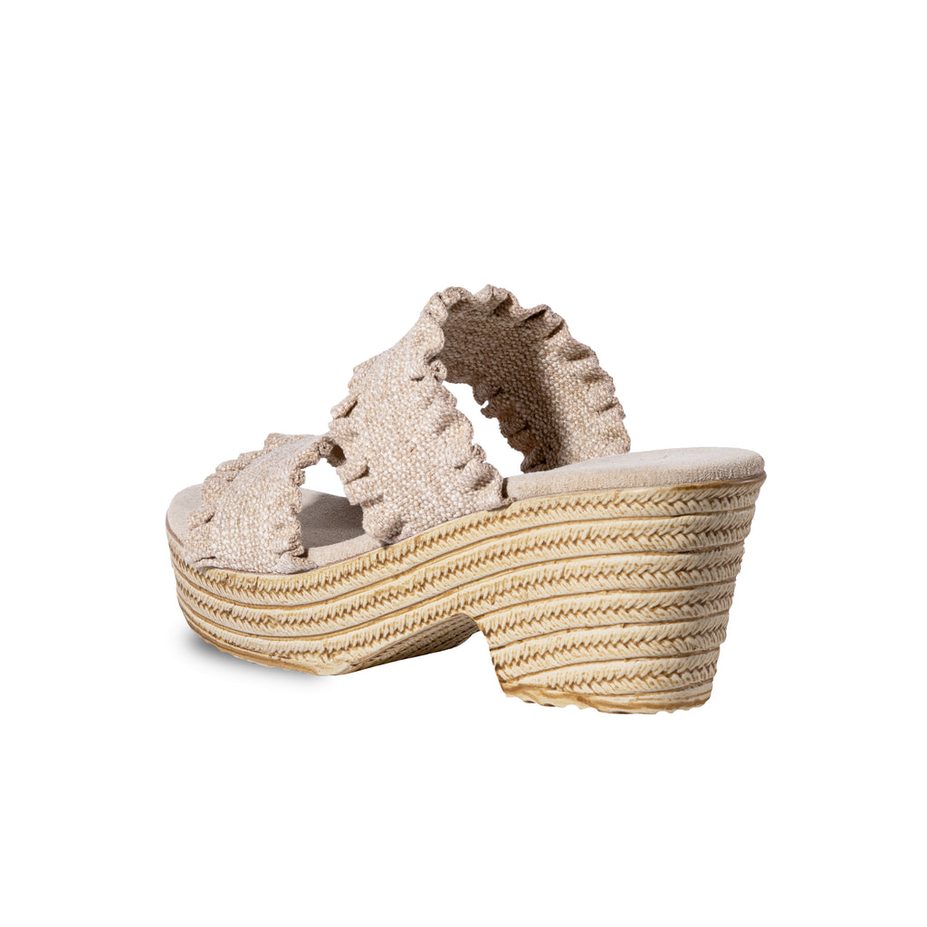 Zapatos Miranda Lino Olán de SanMiguelShoesmx, elegante calzado de lino en color beige con detalles de costura.
