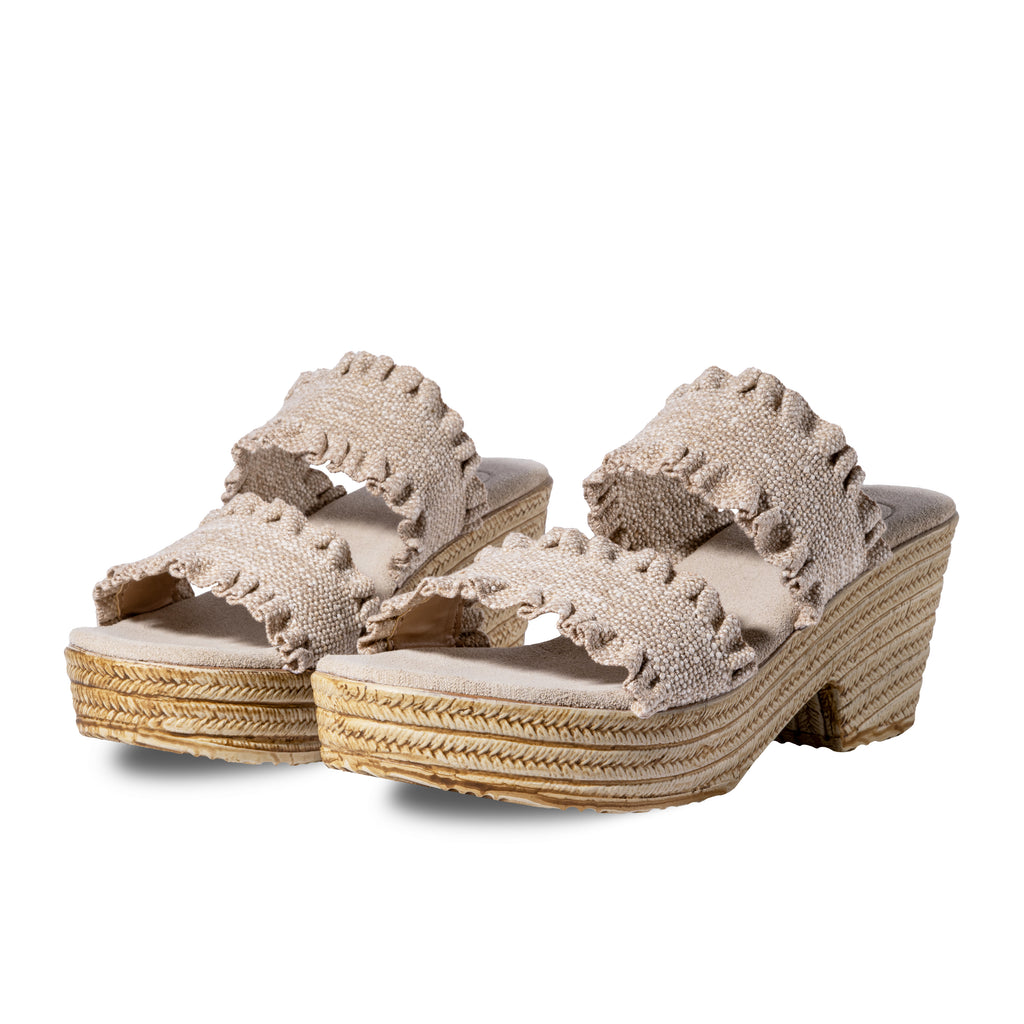 Zapatos Miranda Lino Olán de SanMiguelShoesmx en tono beige, con diseño elegante y detalles en tela de lino.