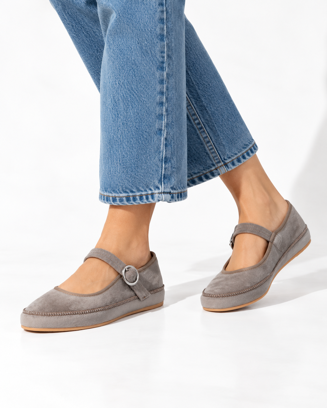 Mocasines Mary Jane Polly Balerina Gris de SanMiguelShoesMX con jeans cropped