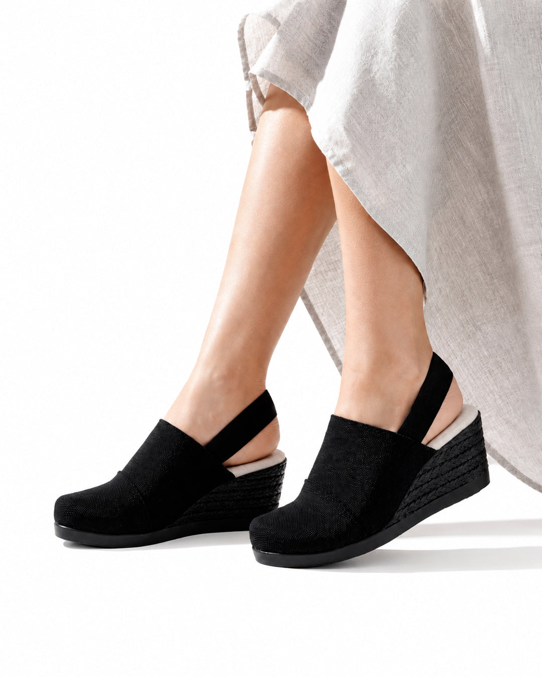 Zapatos negros Natasha de SanMiguelShoesmx, estilo elegante con diseño moderno y detalles en cuero.