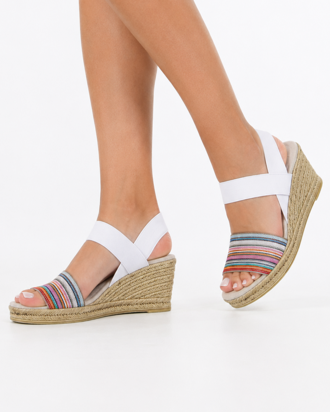 Balandra beige irisado de SanMiguelShoesmx, calzado cómodo y elegante con acabado brillante y diseño moderno.