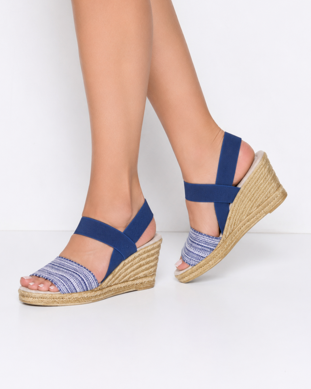 Balandra de mezclilla de la marca SanMiguelShoesmx mostrando el diseño y textura de la tela en un fondo neutro