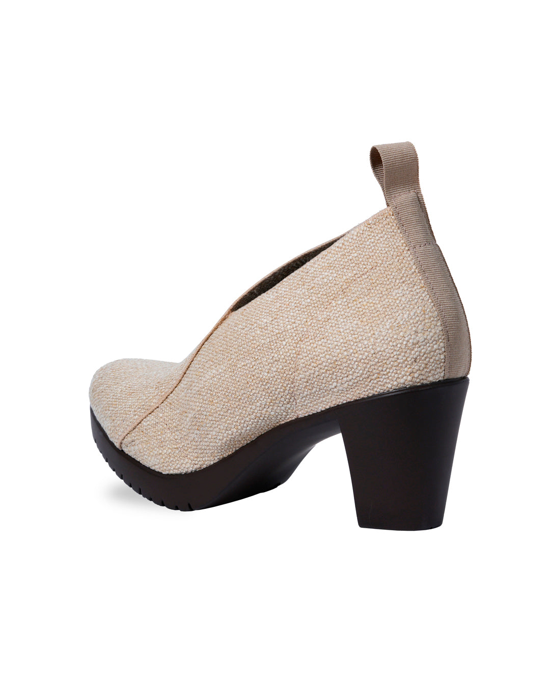 Zapato de lino Lía Lino Atelier de SanMiguelShoesmx en color natural, con diseño elegante y detalles finos para mujer.