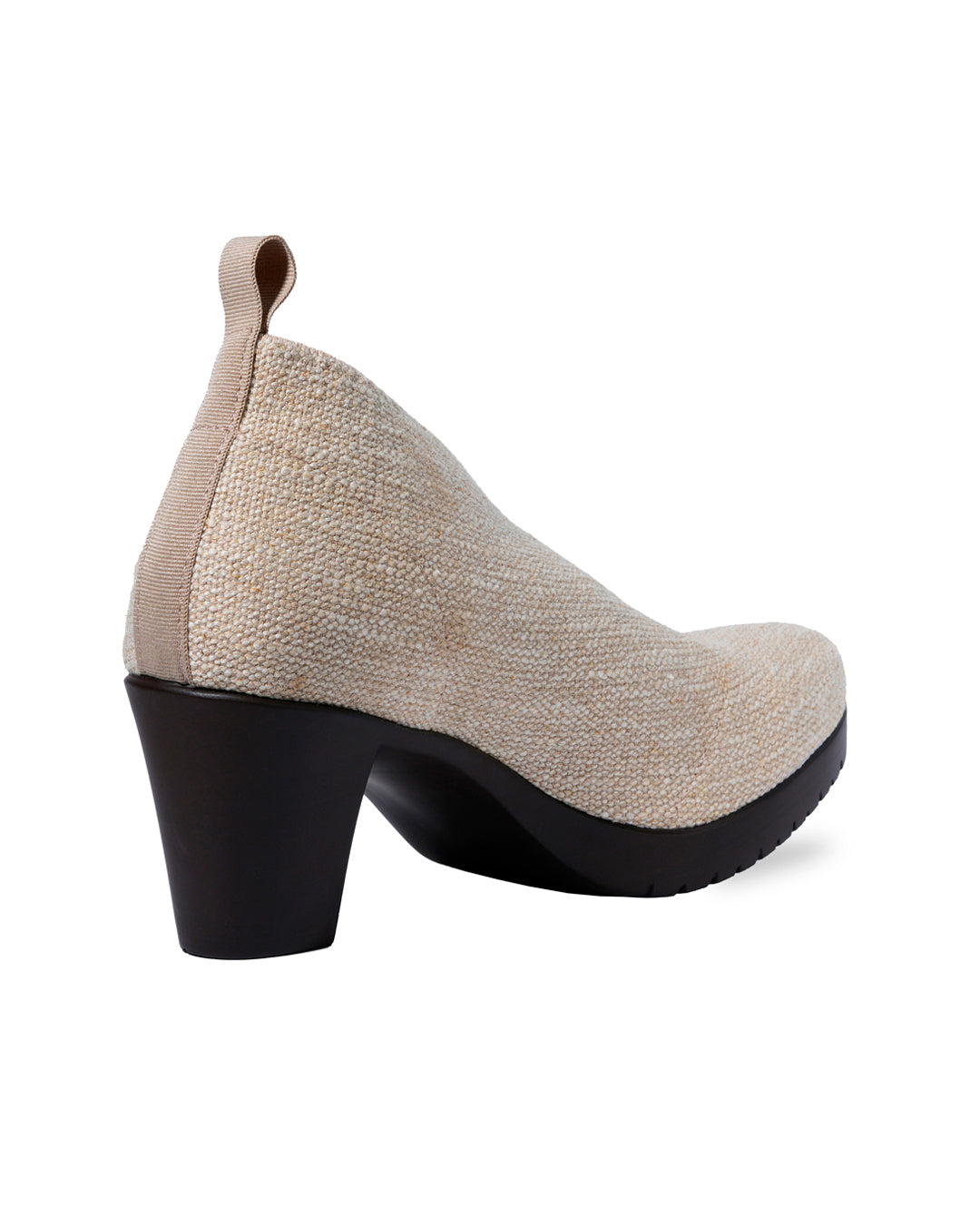 Zapatos de lino Lía Lino Atelier de SanMiguelShoesmx, diseño elegante y cómodo en color natural, ideales para temporada cálida.