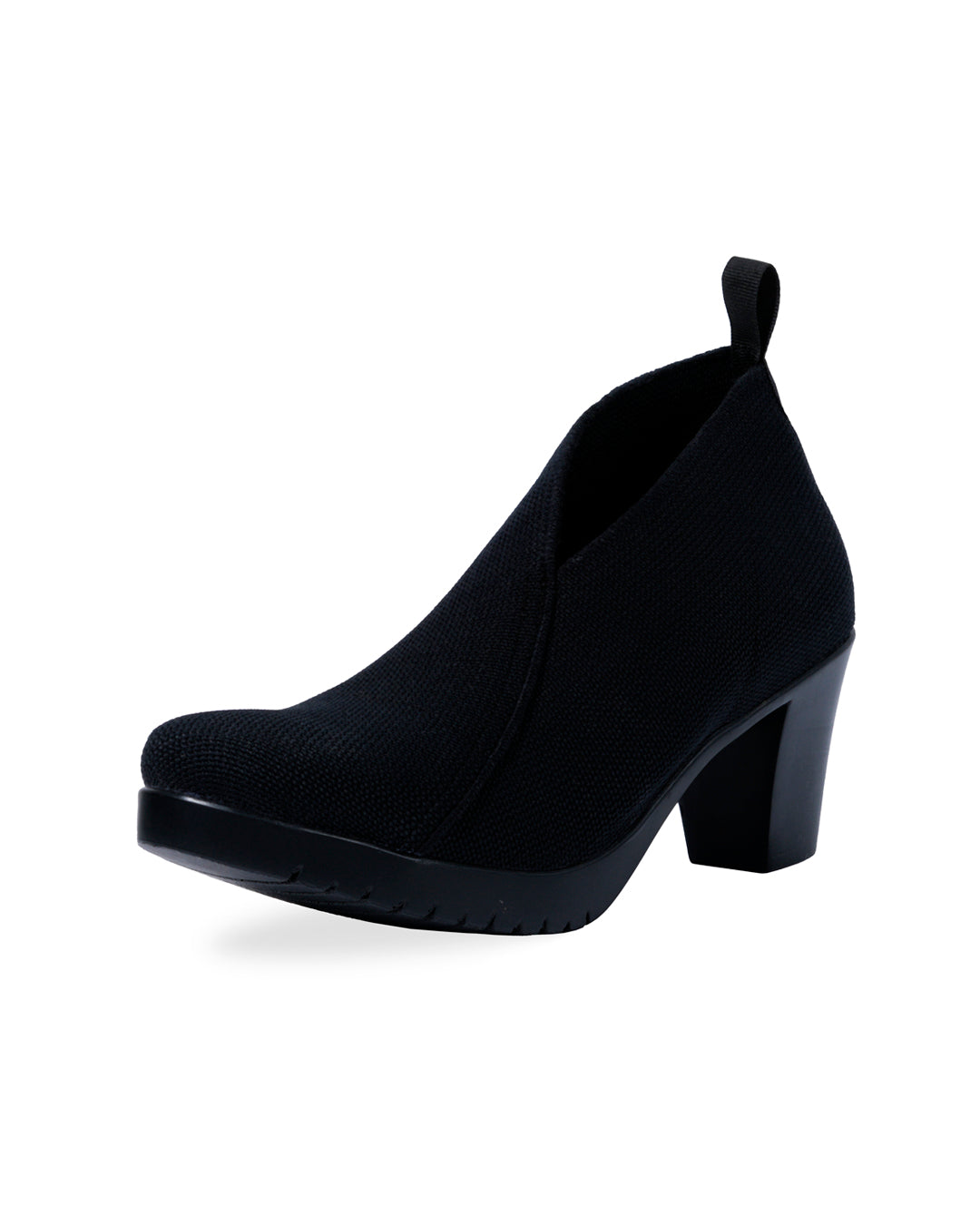 Zapatos negros Lía Atelier de SanMiguelShoesmx, vista frontal del calzado elegante y sofisticado en primer plano.