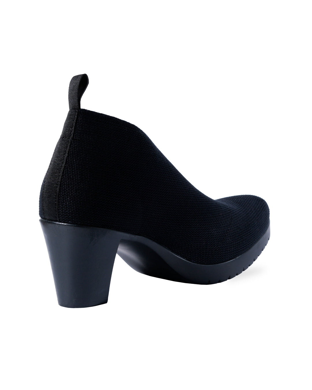 Zapatos negros Lía Atelier de SanMiguelShoesmx, vista lateral del calzado elegante y moderno para mujer.