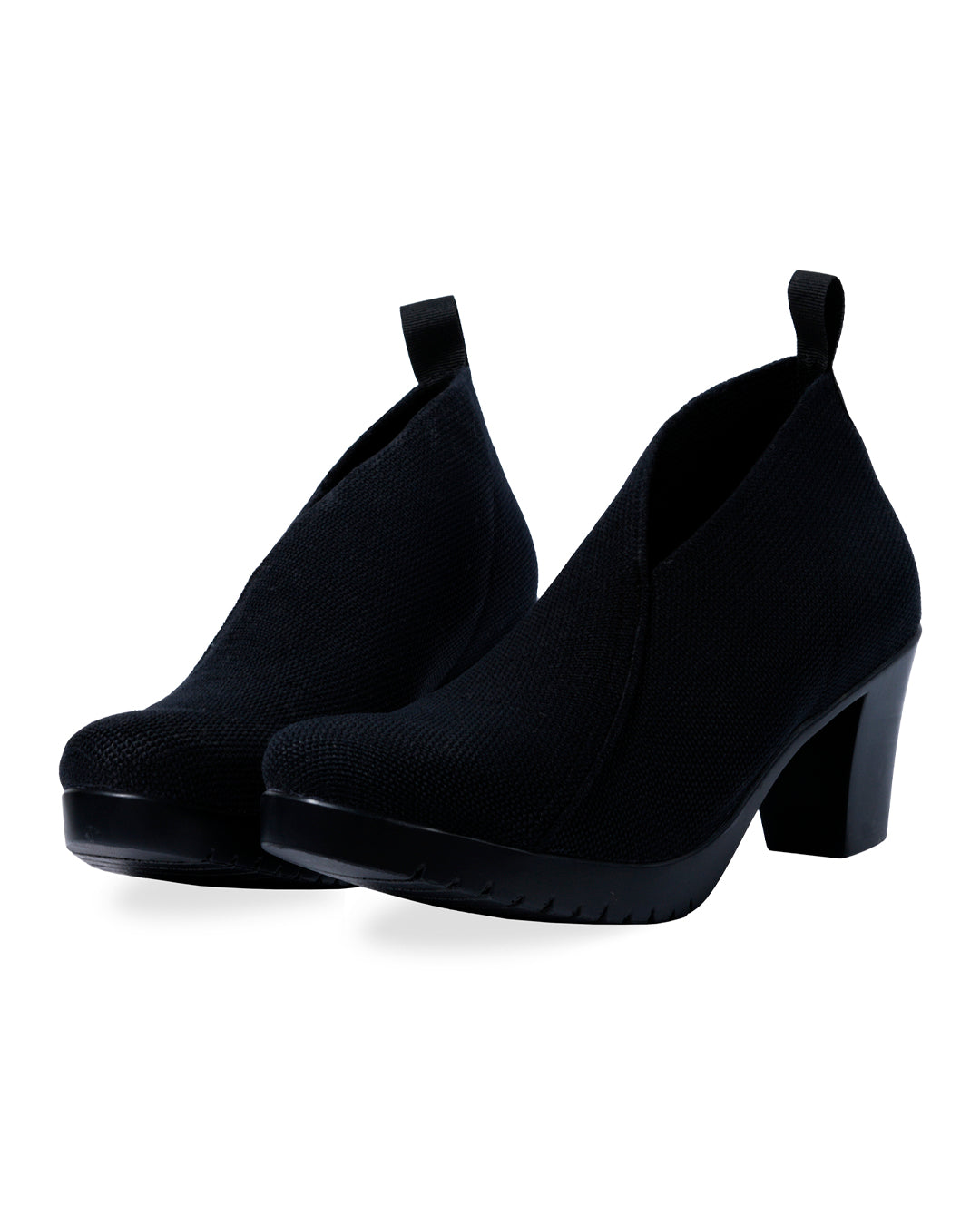 Zapatos negros Lía Atelier de SanMiguelShoesmx, con diseño elegante y detalles en cuero.